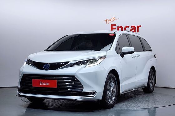 Toyota Sienna 2.5 Hybrid AWD — пробег 31 761 км — фото 1 из 5