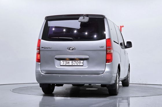 Hyundai Starex 11-Seater Wagon CVX Luxury — пробег 135 839 км — фото 4 из 5