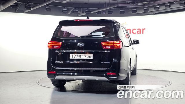 Kia Carnival Gasoline 7-Seater Limousine VIP — пробег 37 375 км — фото 4 из 5