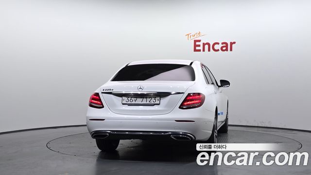 Mercedes-Benz E-Class из Кореи Encar