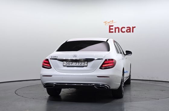 Mercedes-Benz E-Class E220d Avantgarde — пробег 79 767 км — фото 4 из 5