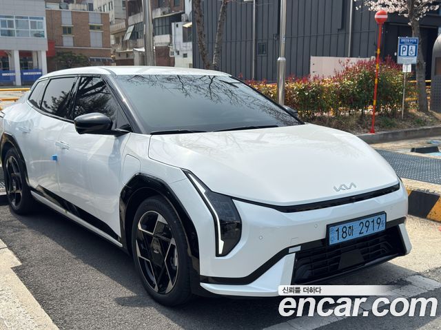 Kia EV4 Long Range 2WD GT LIne — пробег 826 км — фото 3 из 5