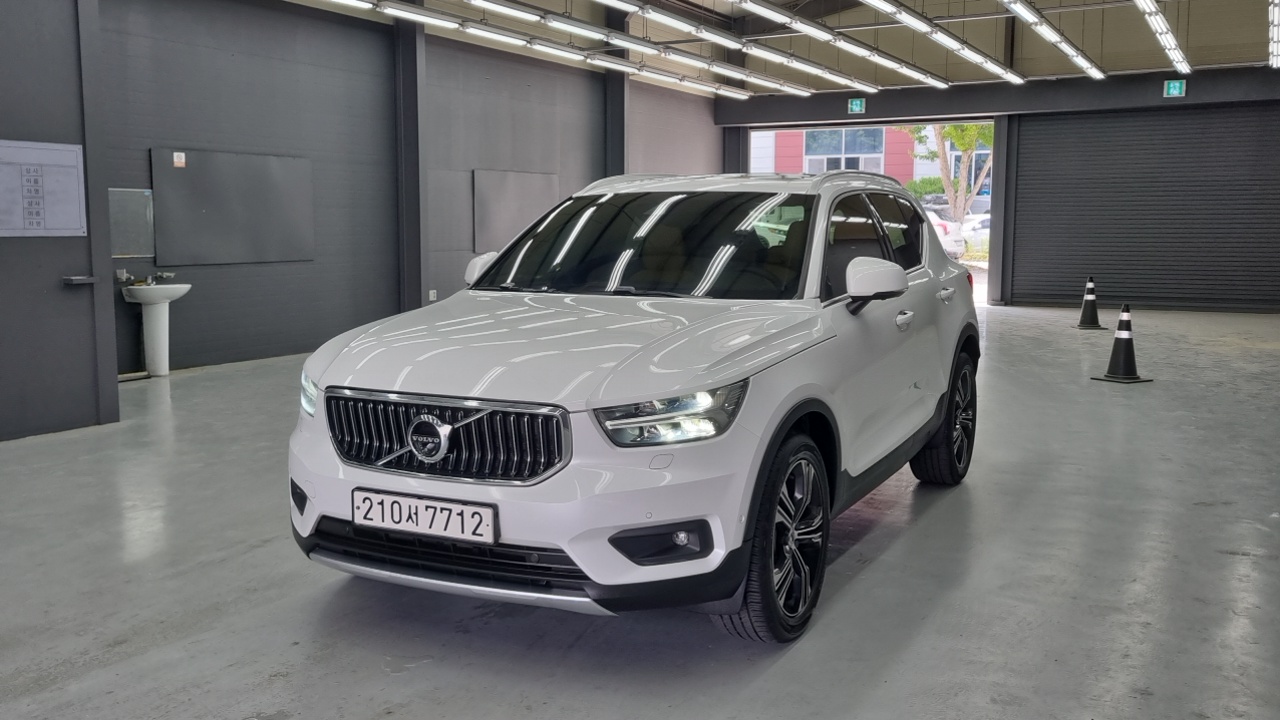 Volvo XC40 B4 Inscription — пробег 111 405 км — фото 1 из 5
