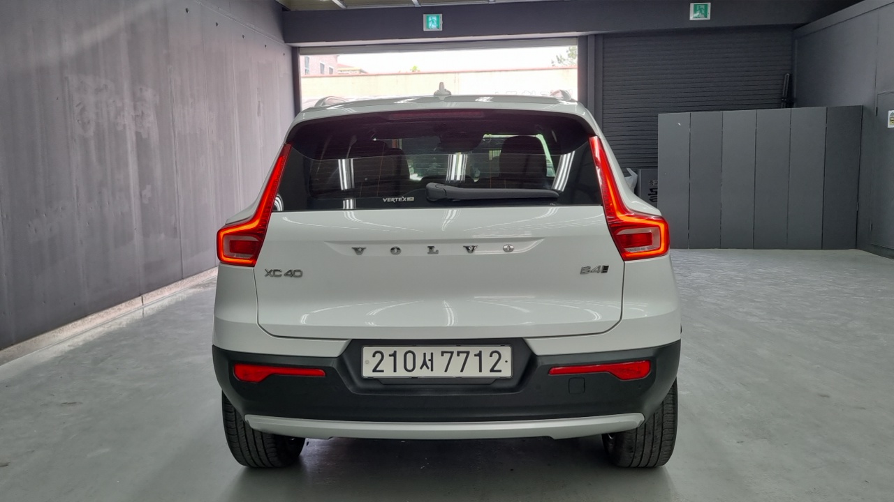 Volvo XC40 B4 Inscription — пробег 111 405 км — фото 4 из 5