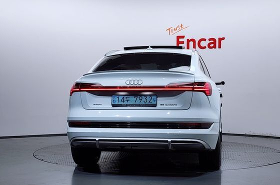 Audi e-tron 55 Quattro Sportback — пробег 151 664 км — фото 4 из 5
