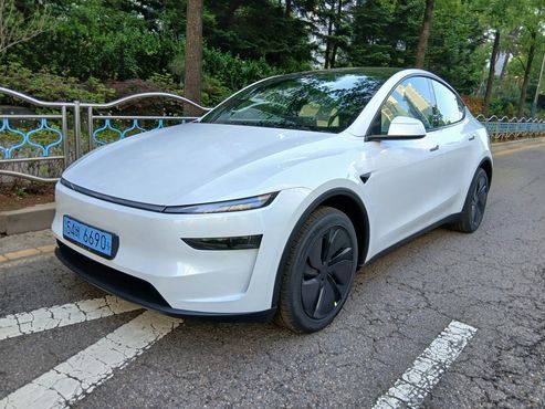 Tesla Model Y Premium RWD — пробег 834 км — фото 2 из 5