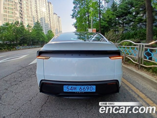 Tesla Model Y Premium RWD — пробег 834 км — фото 4 из 5