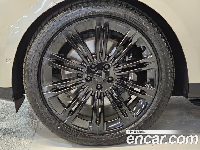 Land Rover Range Rover P530 Autobiography Long Wheel Base — пробег 18 км — фото 4 из 5