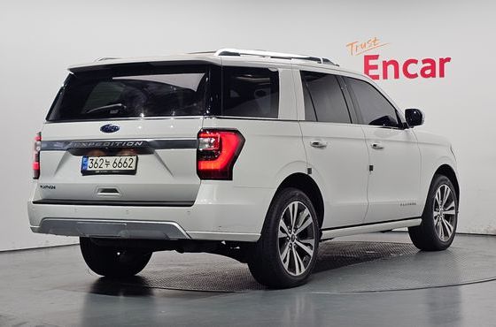 Ford Expedition Platinum 4WD 7Seater — пробег 64 028 км — фото 2 из 5