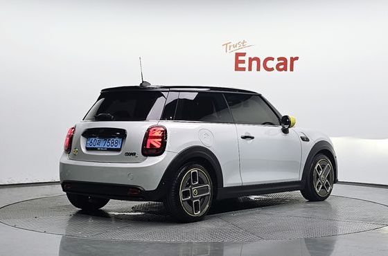 Mini Cooper SE Electric 3rd — пробег 70 900 км — фото 2 из 5