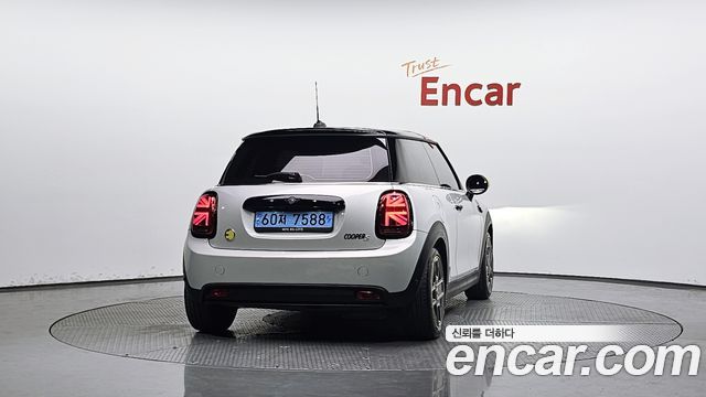 Mini Cooper SE Electric 3rd — пробег 70 900 км — фото 4 из 5