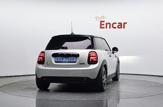 Mini Cooper SE Electric 3rd — пробег 70 900 км — фото 4 из 5