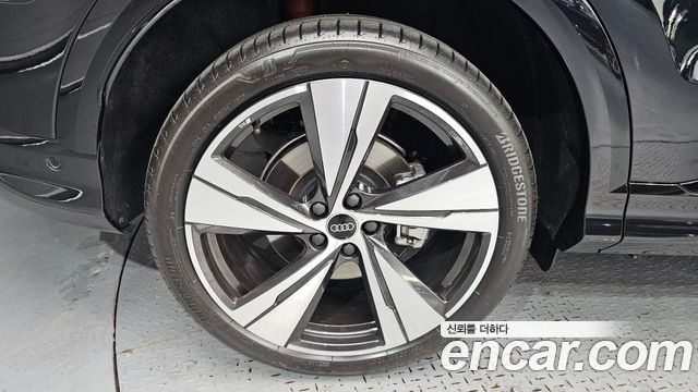 Audi Q5 40 TFSI 콰트로 S Line Sportback — пробег 2 491 км — фото 5 из 5