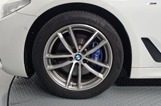 BMW 5-Series 530i xDrive M Sport Package Plus — пробег 134 876 км — фото 5 из 5