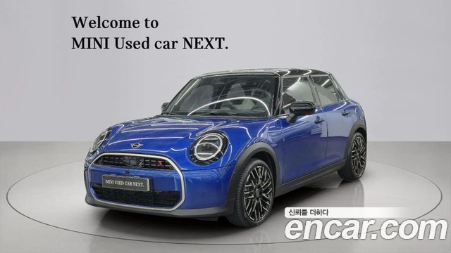 Mini Cooper 5 Door Favoured — пробег 4 049 км — фото 1 из 5