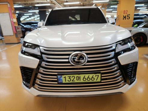 Lexus LX 700h VIP — пробег 21 000 км — фото 1 из 5