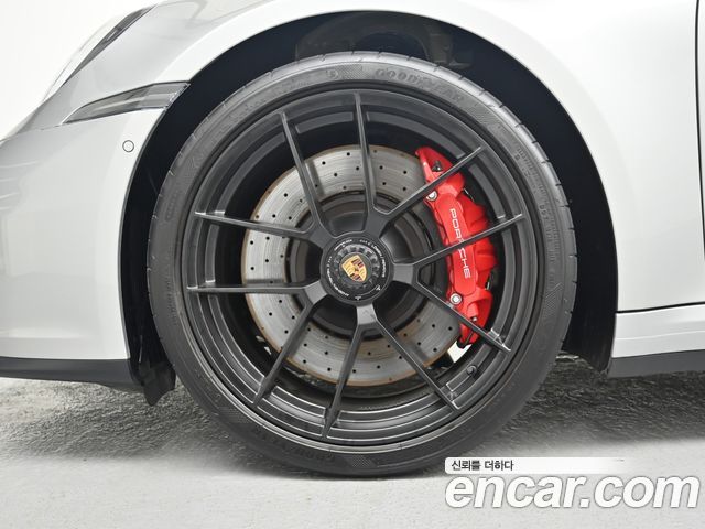Porsche 911 Carrera GTS — пробег 8 960 км — фото 5 из 5