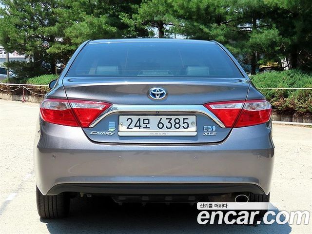 Toyota Camry Hybrid XLE — пробег 86 067 км — фото 4 из 5