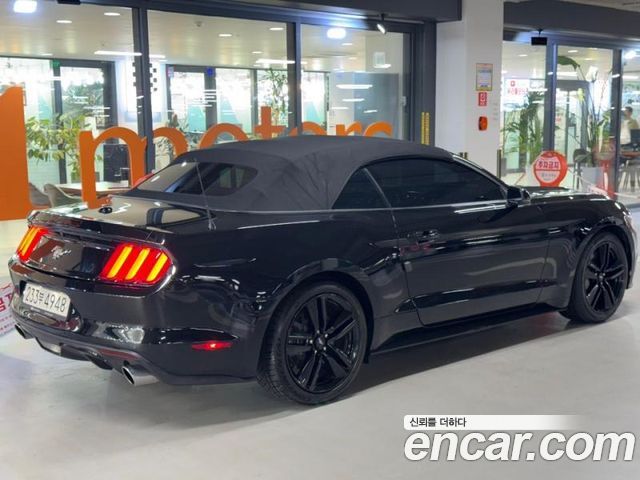Ford Mustang Convertible — пробег 71 555 км — фото 4 из 5