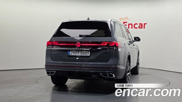 Volkswagen Atlas 2.0 TSI R-LINE 7-Seater — пробег 2 803 км — фото 4 из 5