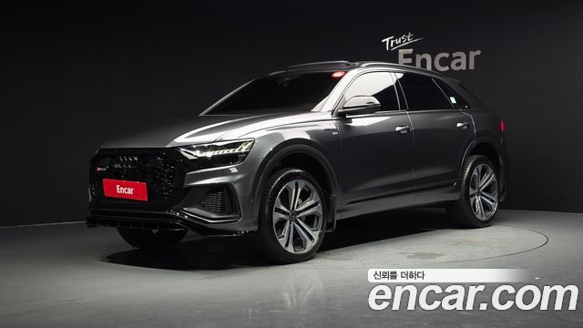 Audi Q8 55 TFSI Quattro Premium — пробег 33 621 км — фото 1 из 5