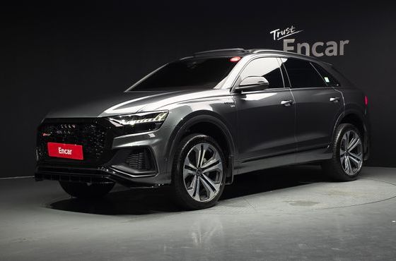 Audi Q8 55 TFSI Quattro Premium — пробег 33 621 км — фото 1 из 5