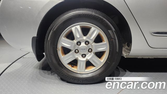 Kia Carens LPI 2.0 GX High-Deluxe Family — пробег 152 915 км — фото 5 из 5