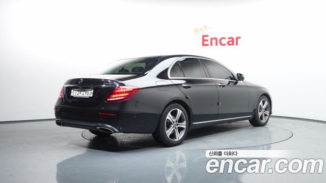 Mercedes-Benz E-Class E300 4MATIC Avnatgarde — пробег 256 170 км — фото 2 из 5