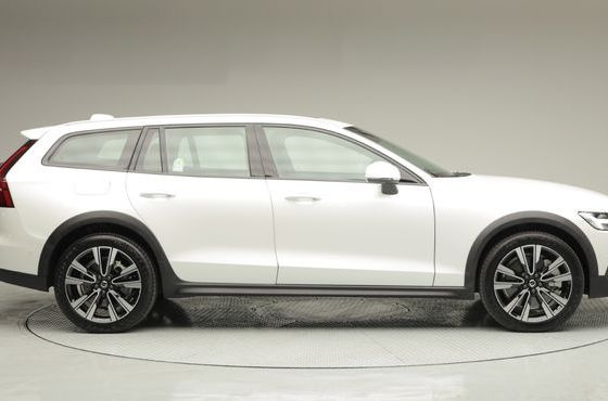 Volvo V60 B5 Ultra AWD — пробег 7 322 км — фото 3 из 5