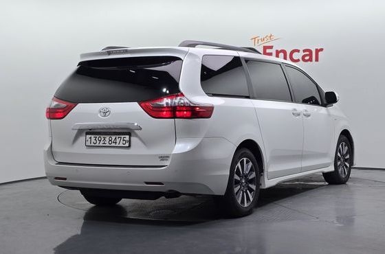 Toyota Sienna 3.5 AWD — пробег 81 313 км — фото 2 из 5