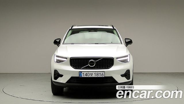 Volvo XC40 B4 Ultra Dark — пробег 5 096 км — фото 2 из 5