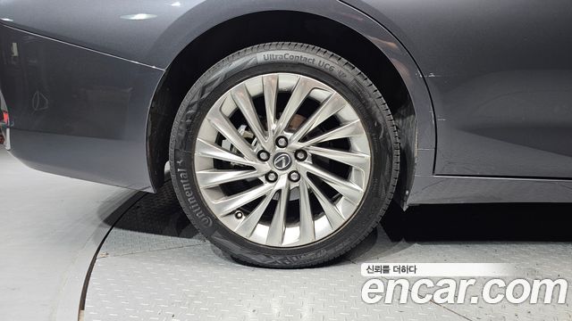 Lexus ES Luxury Plus — пробег 127 620 км — фото 5 из 5