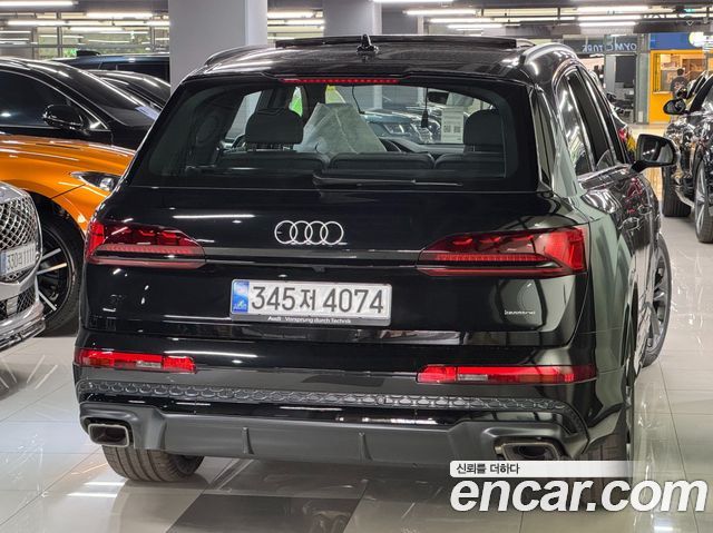 Audi Q7 55 TFSI Quattro Premium — пробег 12 км — фото 2 из 5