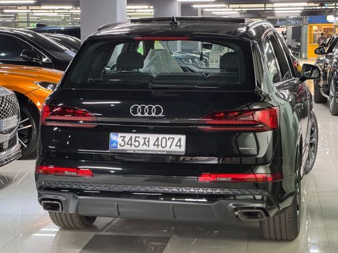 Audi Q7 55 TFSI Quattro Premium — пробег 12 км — фото 2 из 5