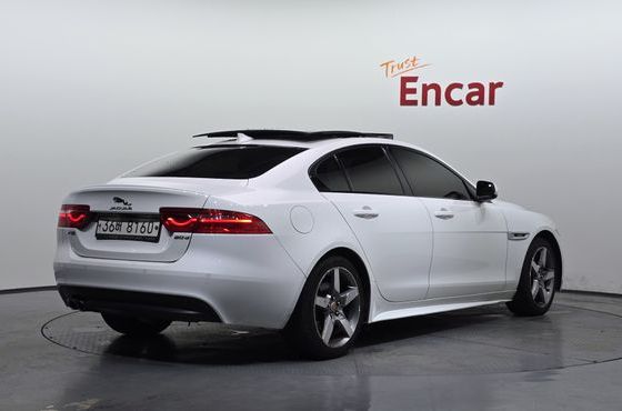 Jaguar XE 20d R-Sport — пробег 124 726 км — фото 2 из 5