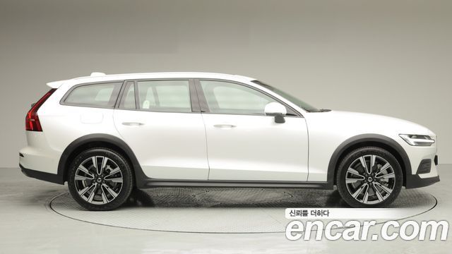 Volvo V60 B5 Ultra AWD — пробег 3 897 км — фото 3 из 5