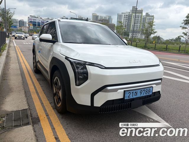 Kia EV3 Standard 2WD Air — пробег 532 км — фото 3 из 5