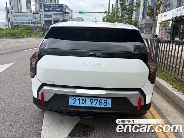 Kia EV3 Standard 2WD Air — пробег 532 км — фото 4 из 5
