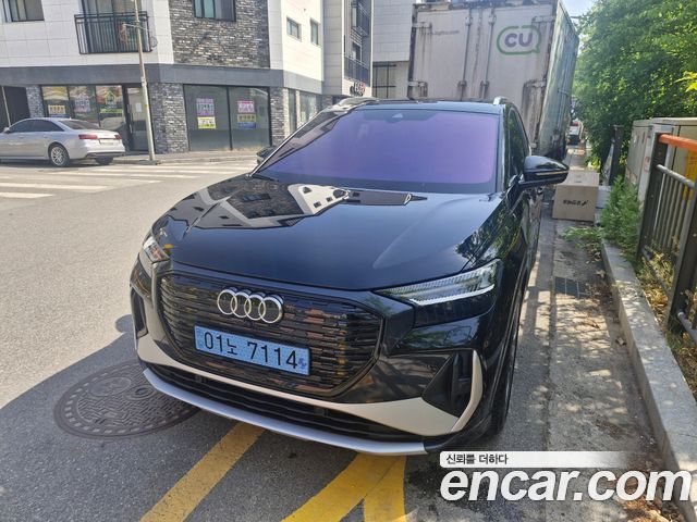Audi Q4 e-tron 45 Premium — пробег 9 800 км — фото 1 из 5