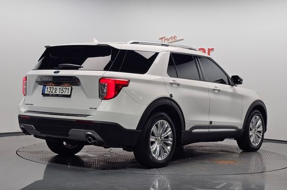 Ford Explorer 2.3 LimIted 4WD — пробег 56 222 км — фото 2 из 5