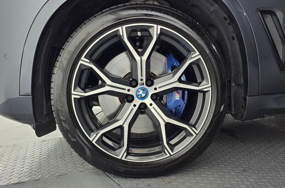 BMW X5 xDrive 45e M Sport — пробег 50 026 км — фото 5 из 5
