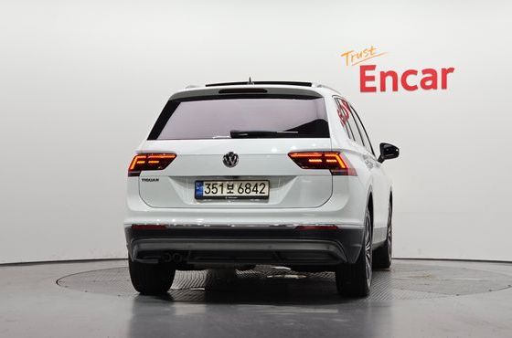 Volkswagen Tiguan 2.0 TDI Prestige — пробег 128 227 км — фото 4 из 5