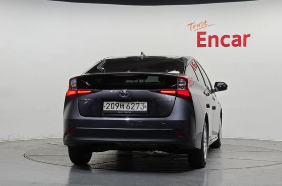 Toyota Prius 1.8 E — пробег 89 660 км — фото 4 из 5