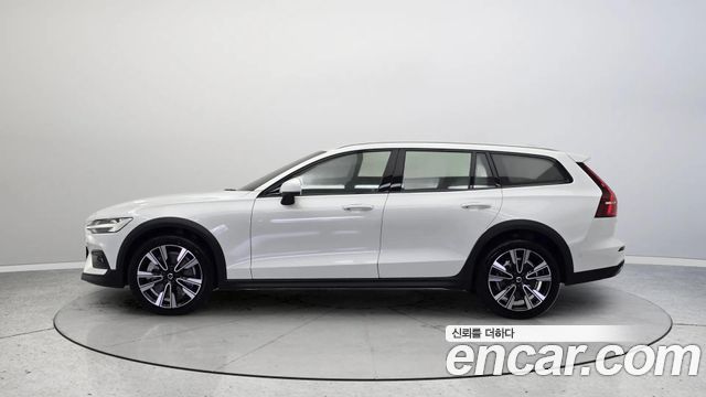 Volvo V60 B5 Ultimate AWD — пробег 21 422 км — фото 3 из 5