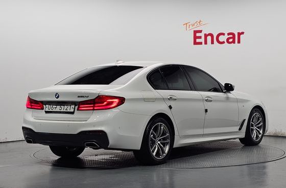 BMW 5-Series 520d M Sport Package Plus — пробег 71 913 км — фото 2 из 5