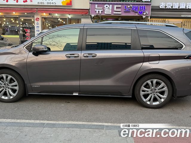 Toyota Sienna 2.5 Hybrid AWD — пробег 81 756 км — фото 2 из 5