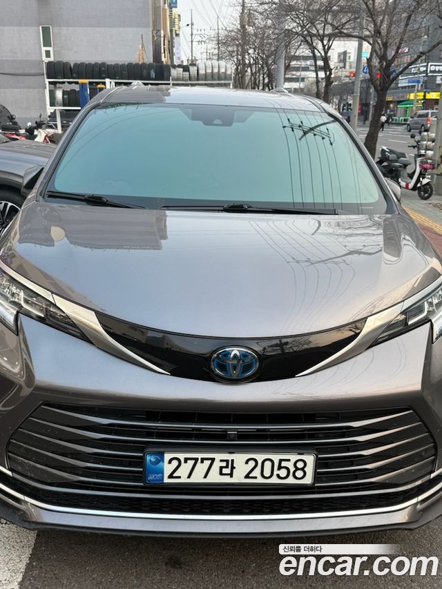 Toyota Sienna 2.5 Hybrid AWD — пробег 81 756 км — фото 3 из 5
