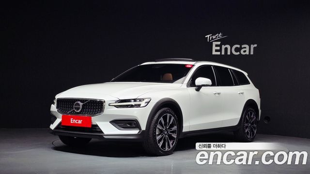 Volvo V60 B5 Ultra AWD — пробег 2 844 км — фото 1 из 5
