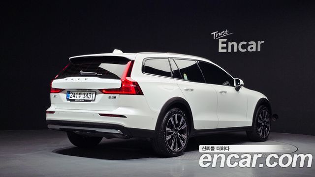 Volvo V60 B5 Ultra AWD — пробег 2 844 км — фото 2 из 5