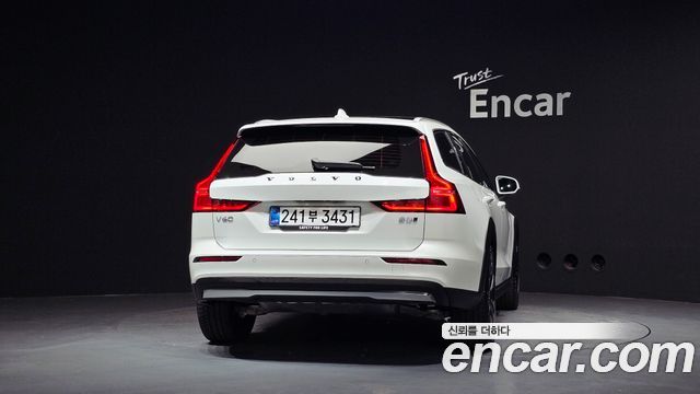 Volvo V60 B5 Ultra AWD — пробег 2 844 км — фото 4 из 5